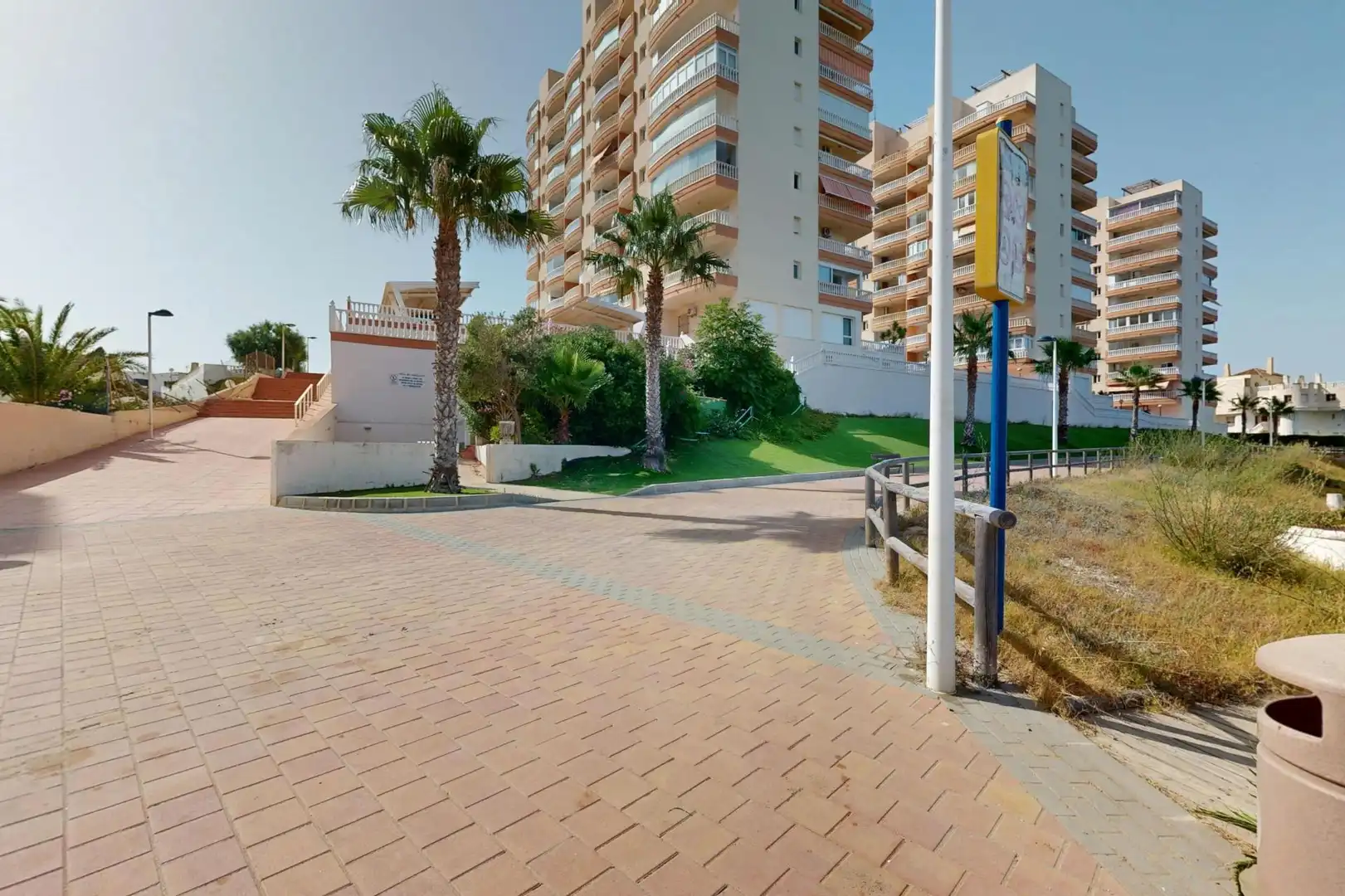 Vista exterior de Pis en venda en La Manga del Mar Menor amb Aire condicionat, Calefacció i Terrassa