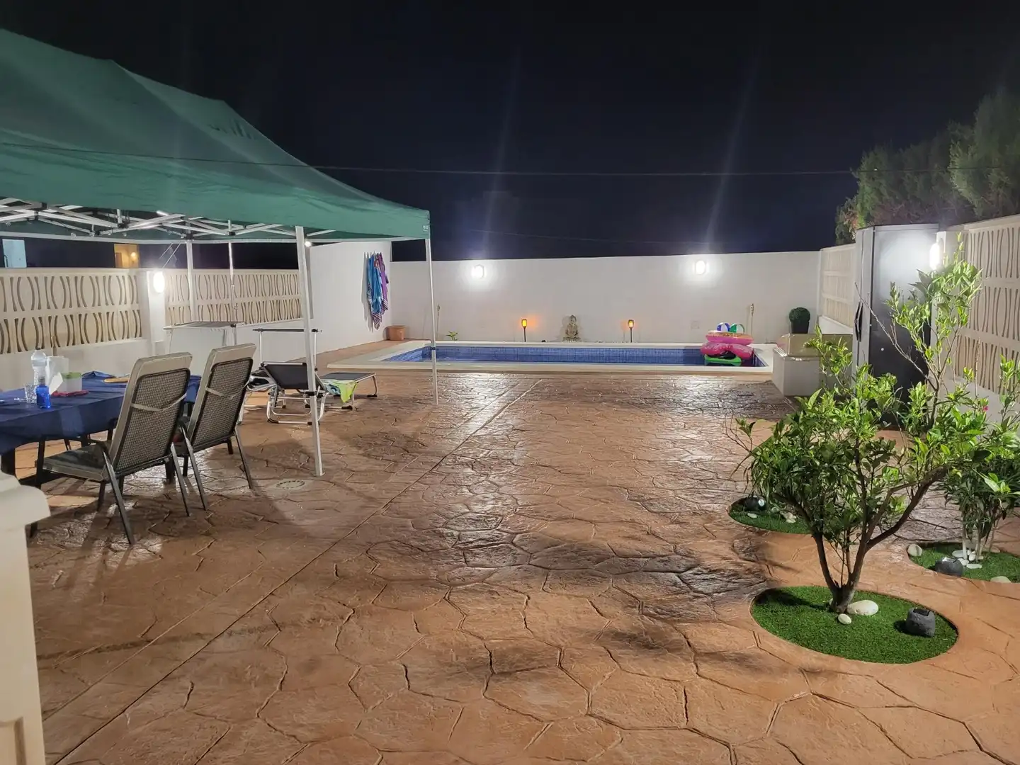 Piscina de Casa adosada en venda en Vinaròs amb Aire condicionat, Calefacció i Jardí privat