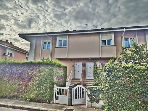 Exterior view of Single-family semi-detached for sale in Camargo  with Private garden and Alarm