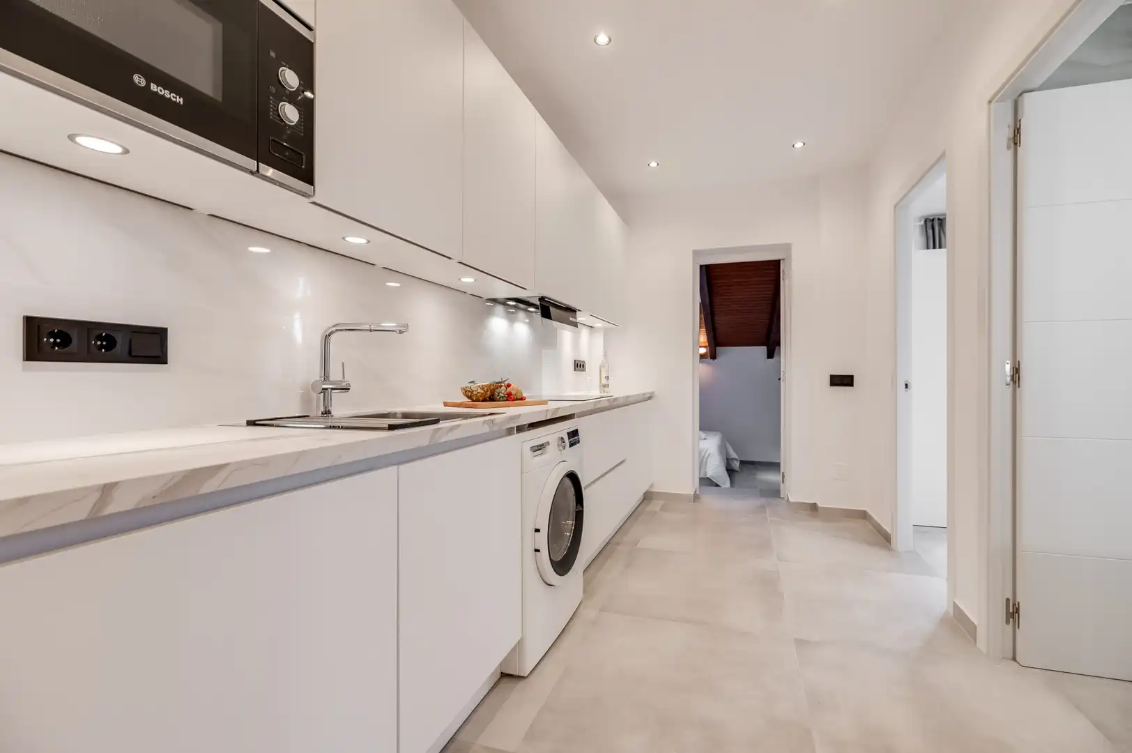 Cuina de Apartament en venda en Estepona amb Aire condicionat, Terrassa i Piscina
