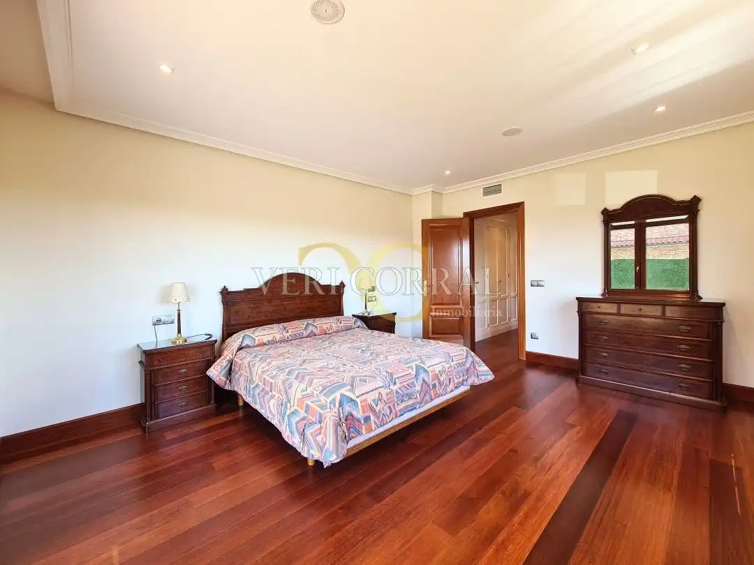 Habitación de Casa o chalet en venta en Oviedo  con Calefacción, Jardín privado y Terraza