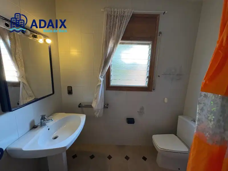 Baño de Casa o chalet en venta en Roda de Berà con Terraza, Trastero y Horno