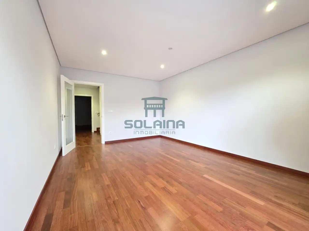 Vista exterior de Casa adosada en venda en Ourense Capital  amb Calefacció, Jardí privat i Terrassa