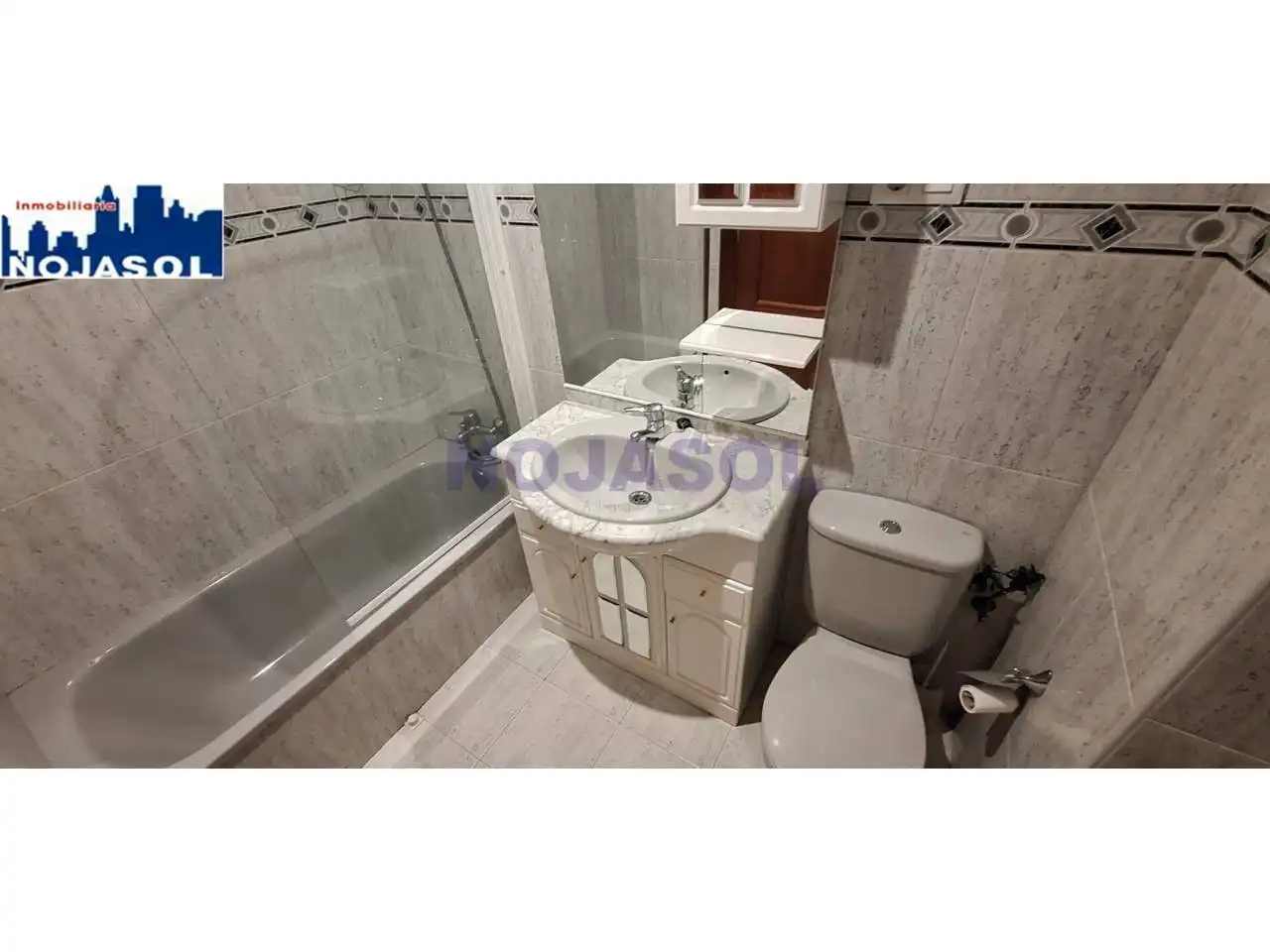 Bany de Apartament de lloguer en Noja amb Calefacció, Terrassa i Moblat