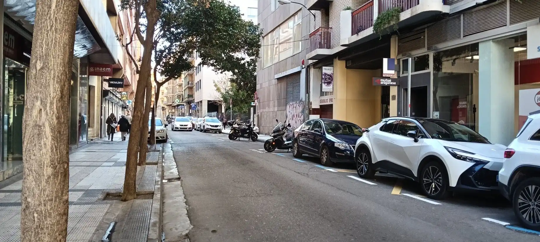 Außenansicht von Garage zum Verkauf in Zaragoza