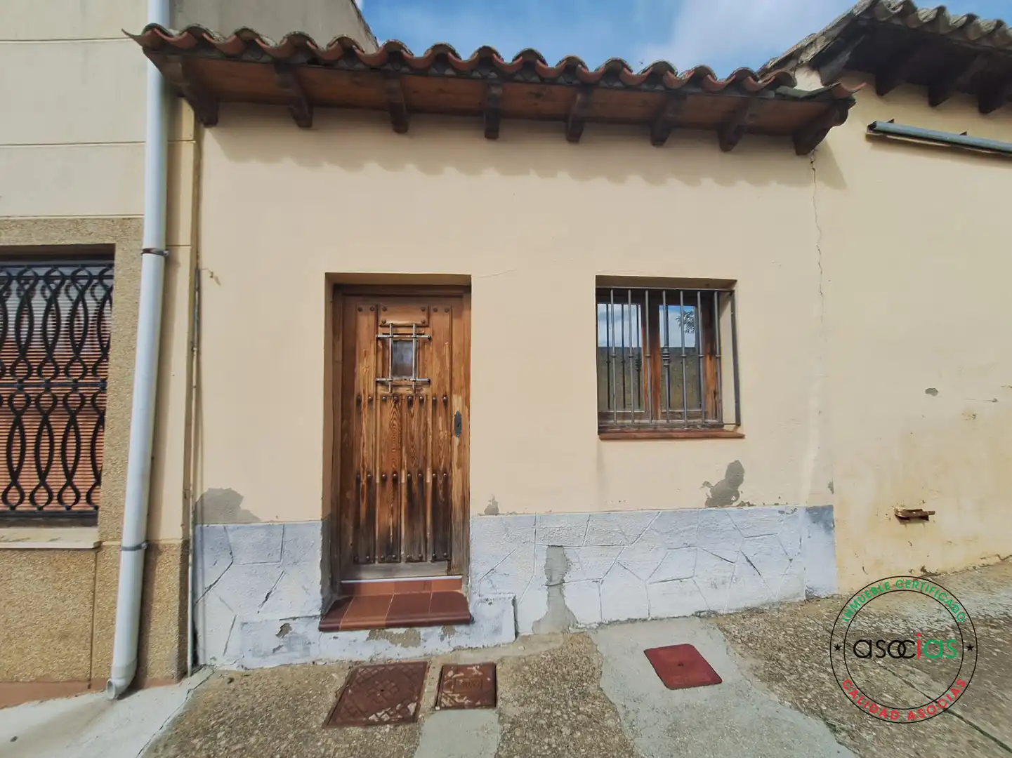 Vista exterior de Casa adosada en venta en Grajal de Campos con Calefacción, Jardín privado y Balcón