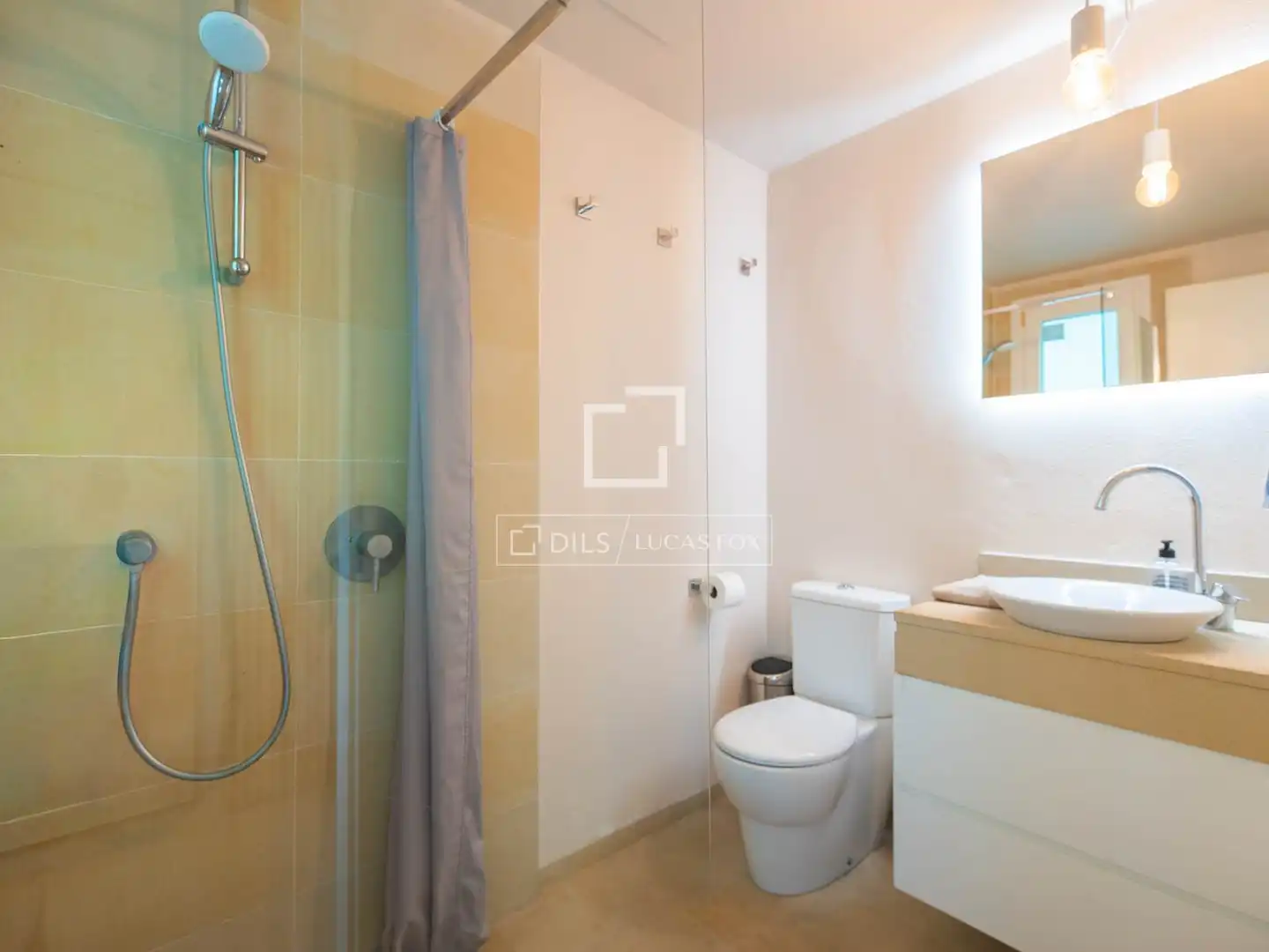 Badezimmer von Haus oder Chalet zum Verkauf in Santa Eulària des Riu mit Klimaanlage, Heizung und Terrasse