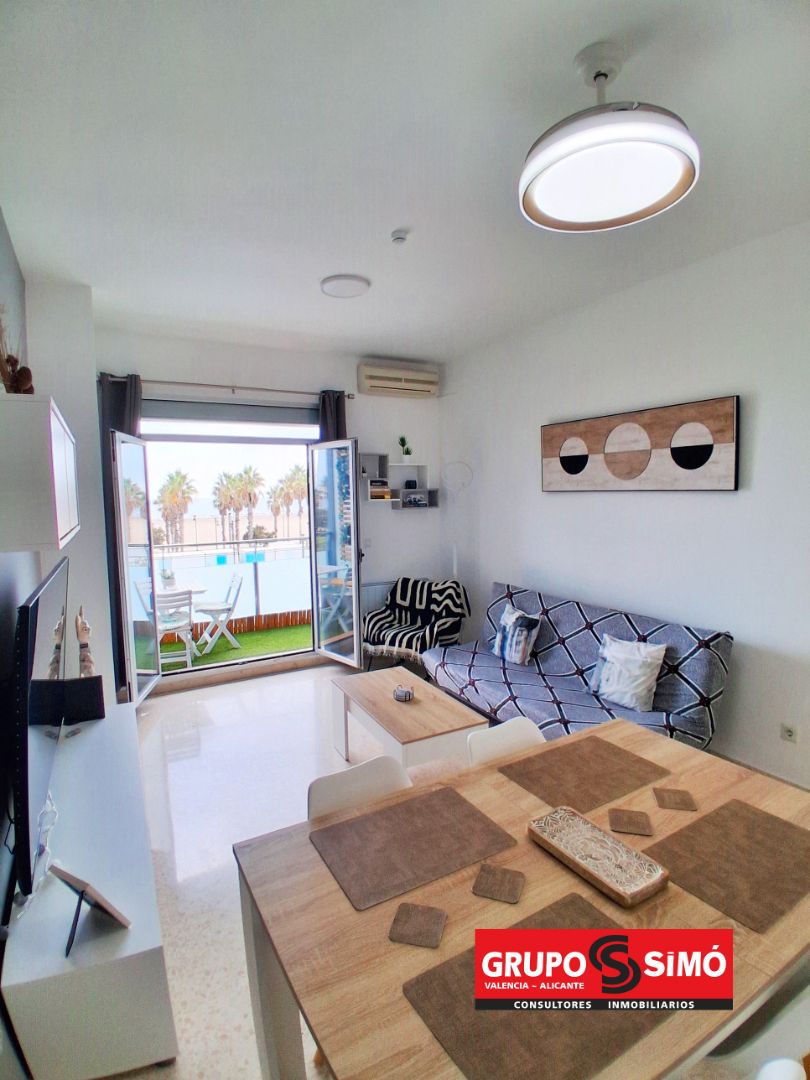 Living room of Flat to rent in  Valencia Capital  with Air Conditioner, Furnished and Oven