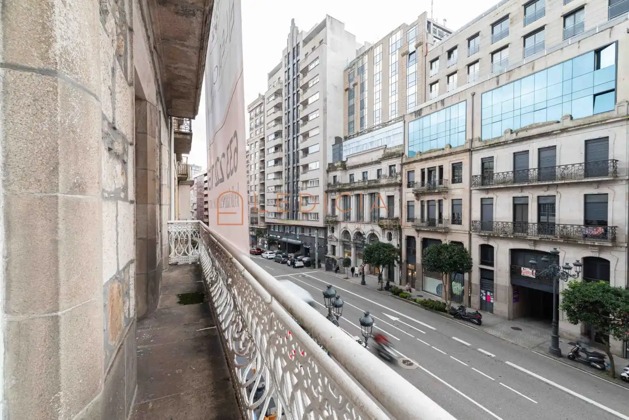 Duplexes for sale in Garcia Barbon, 43, Centro - Areal
