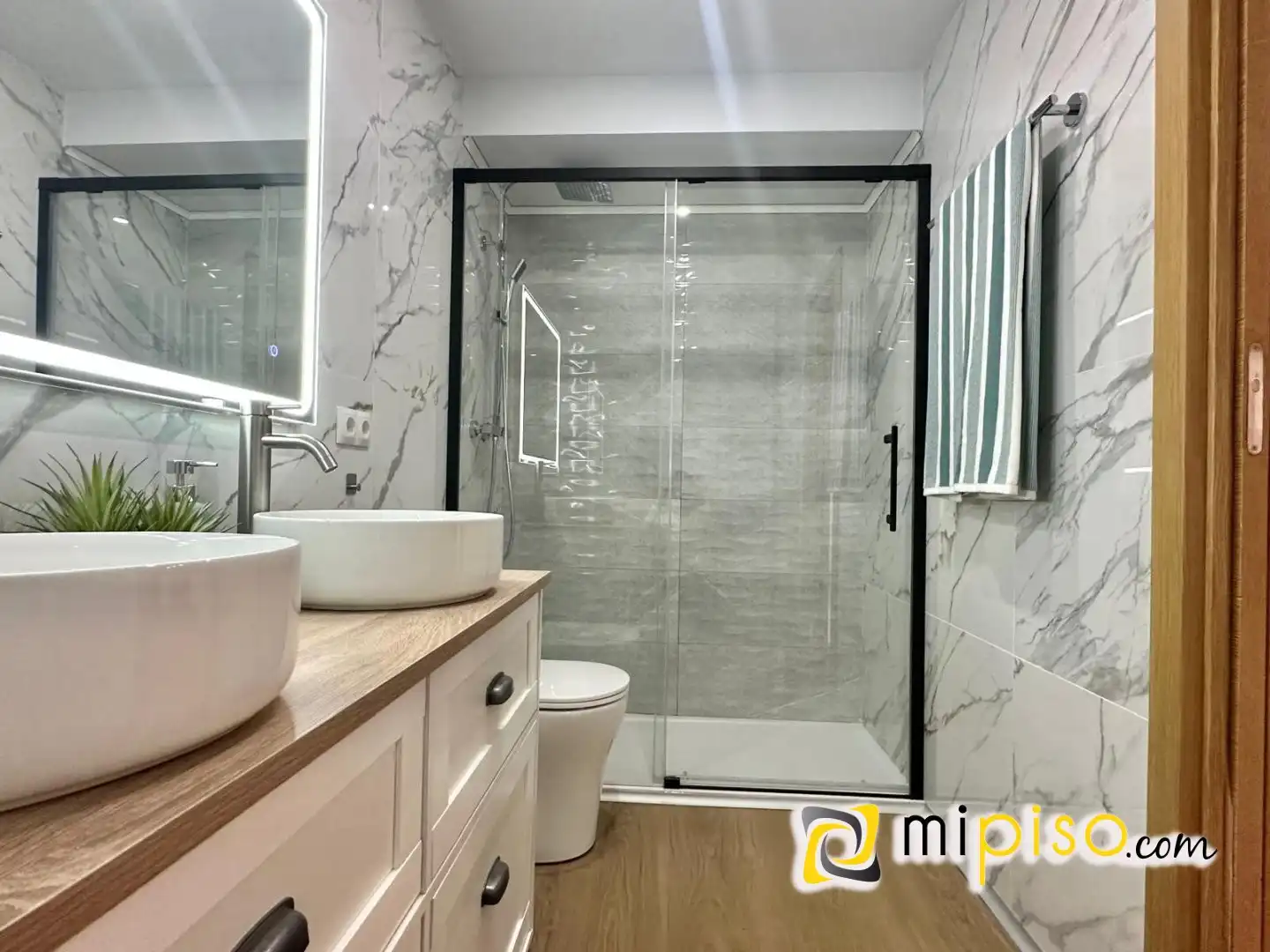 Baño de Piso en venta en Laredo con Calefacción, Amueblado y Balcón