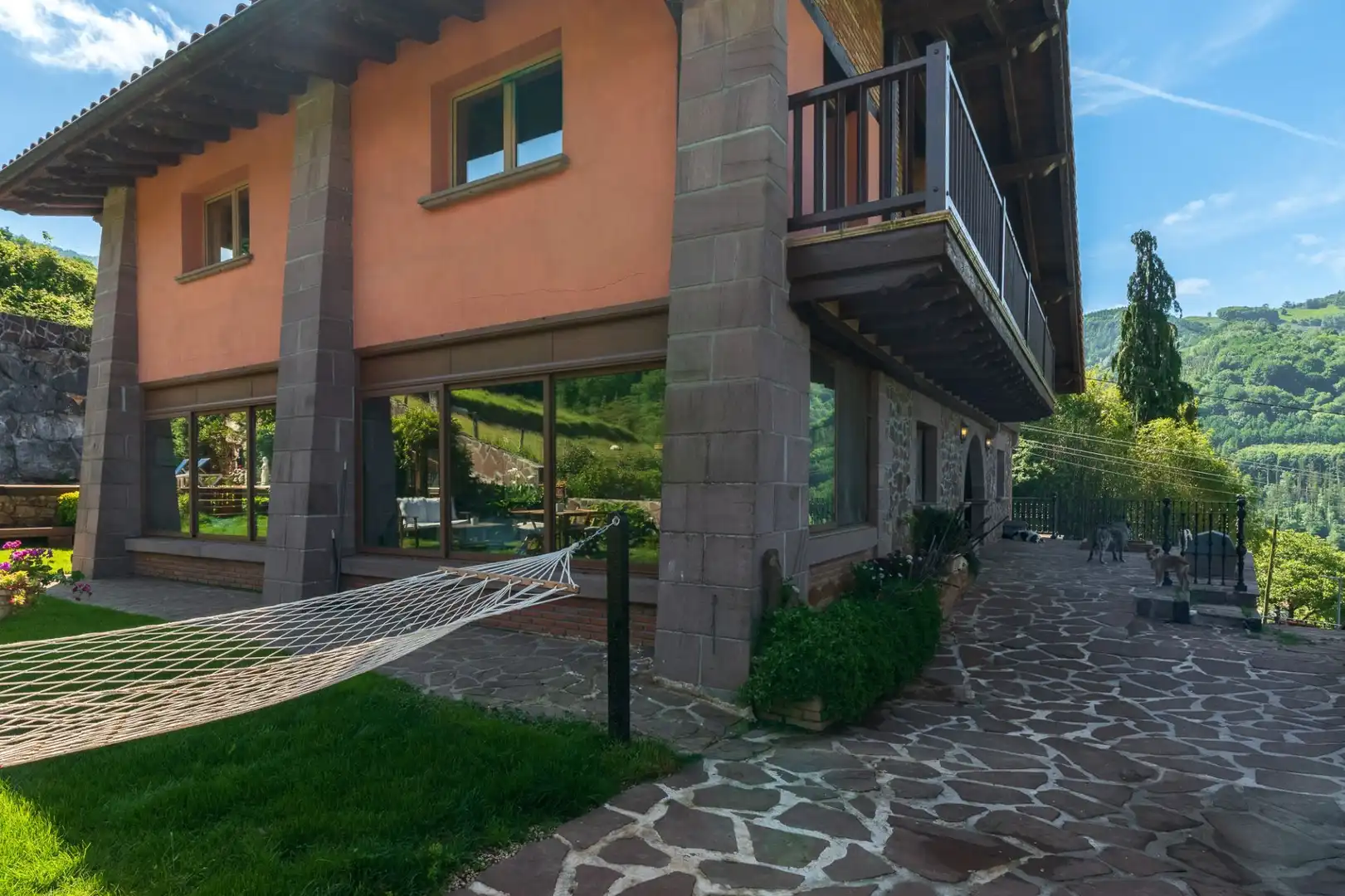 Vista exterior de Casa o chalet en venta en Elduain con Calefacción, Trastero y Amueblado
