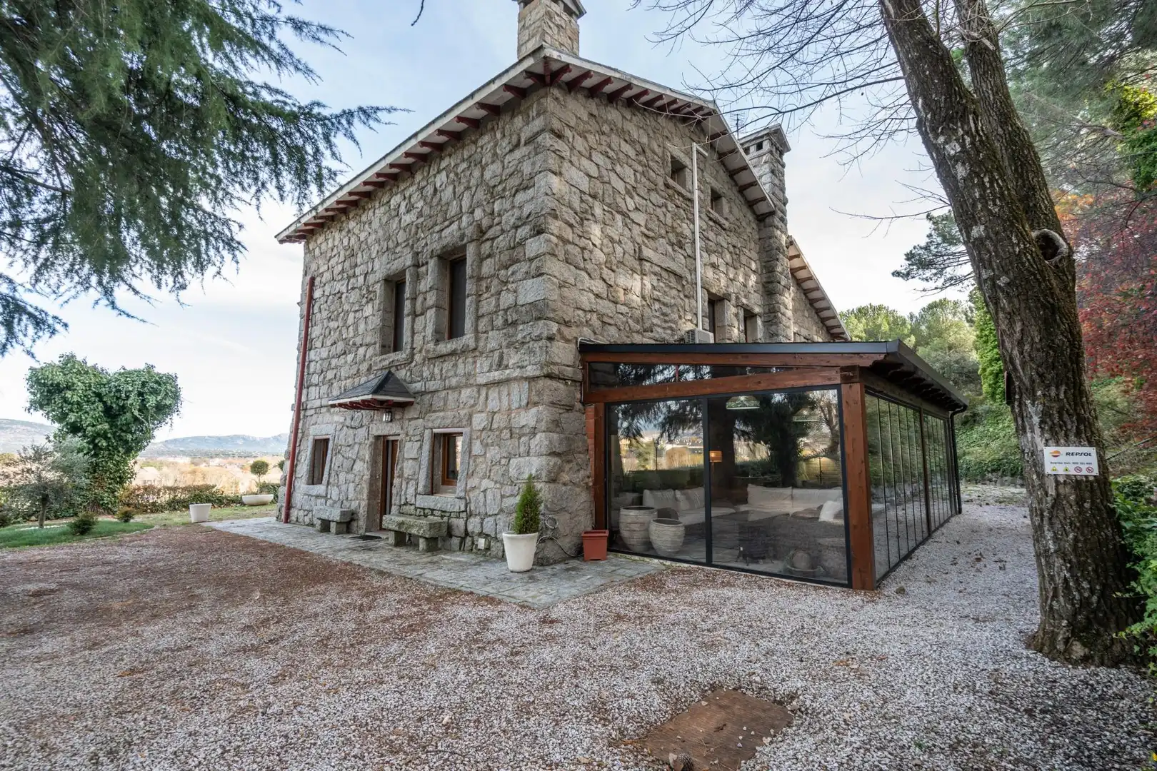 Vista exterior de Finca rústica en venda en Guadarrama amb Aire condicionat, Calefacció i Jardí privat