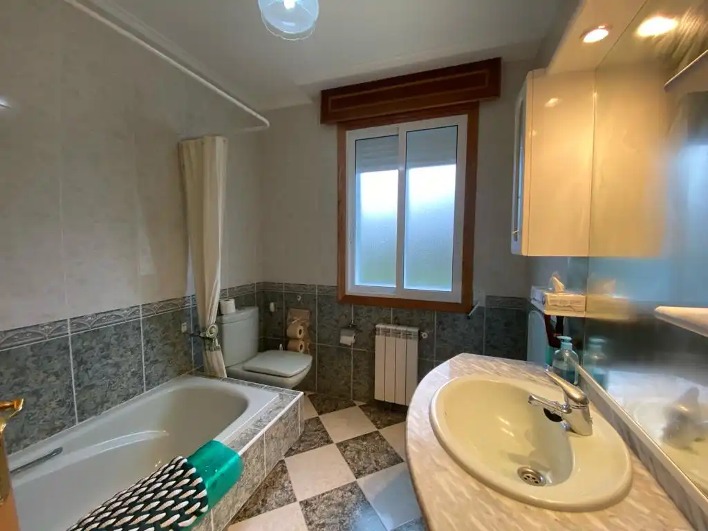 Baño de Casa o chalet en venta en O Irixo con Calefacción, Jardín privado y Parquet