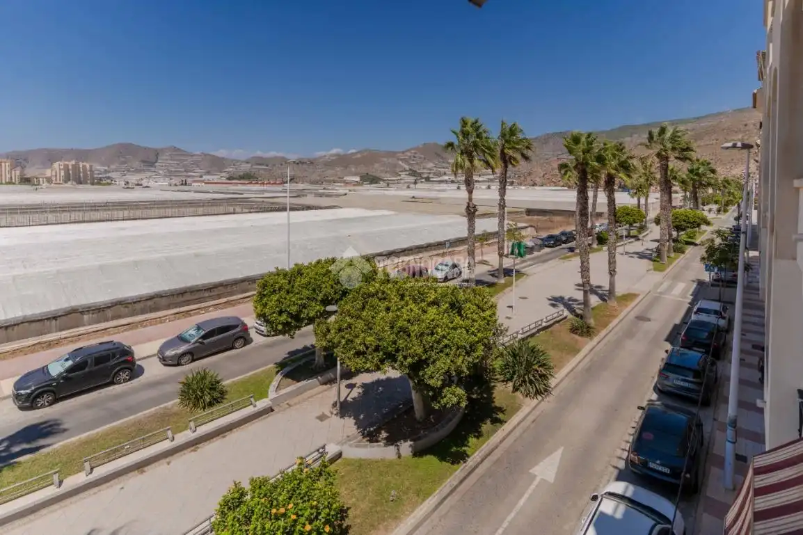Vista exterior de Piso en venta en La Zubia con Terraza