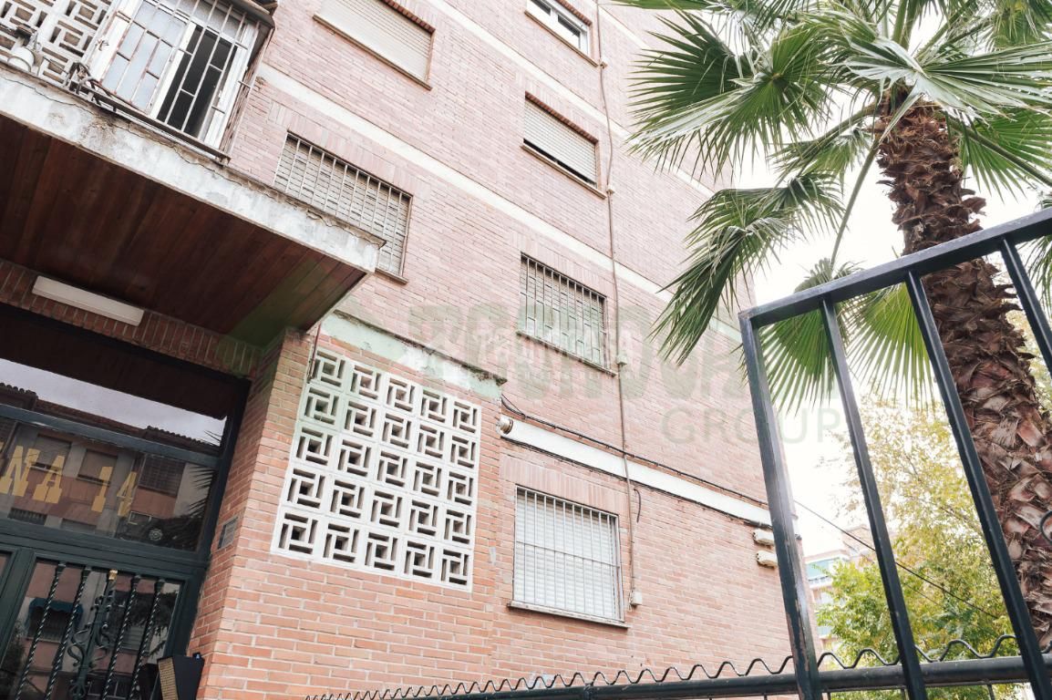 Vista exterior de Pis en venda en  Granada Capital amb Calefacció