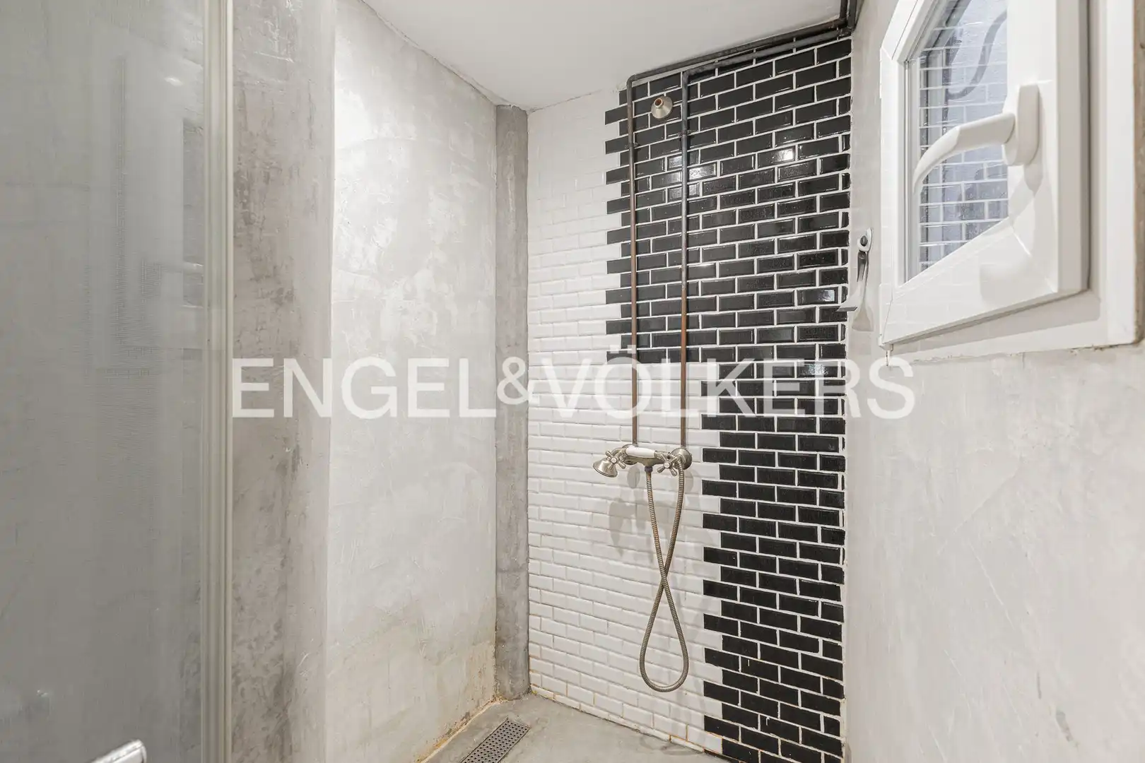 Badezimmer von Maisonette zum Verkauf in Barcelona mit Klimaanlage, Heizung und Möbliert