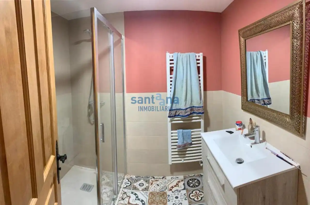 Baño de Finca rústica de alquiler en Villaturiel con Calefacción, Jardín privado y Terraza