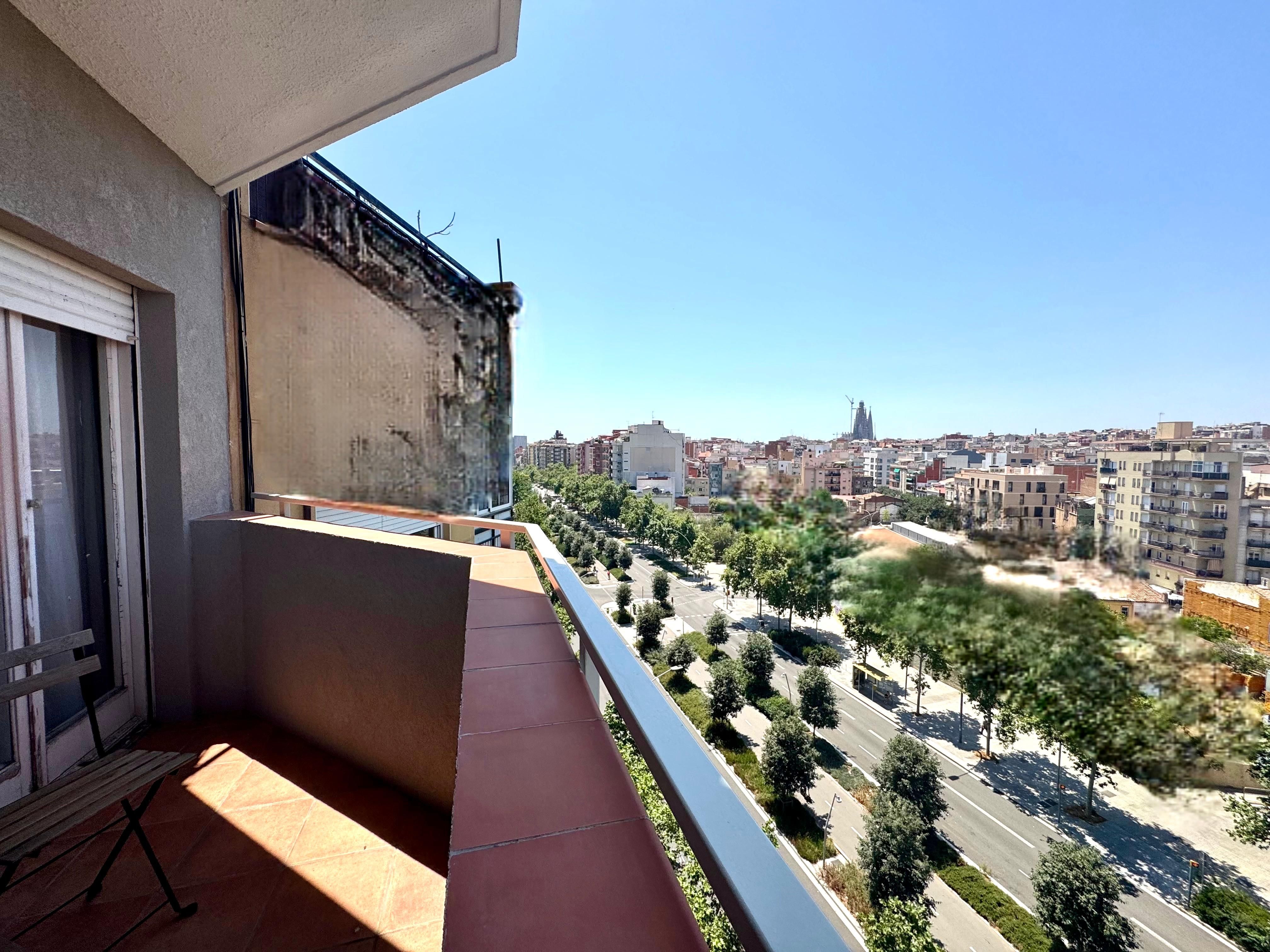 Vista exterior de Pis en venda en  Barcelona Capital amb Calefacció i Balcó