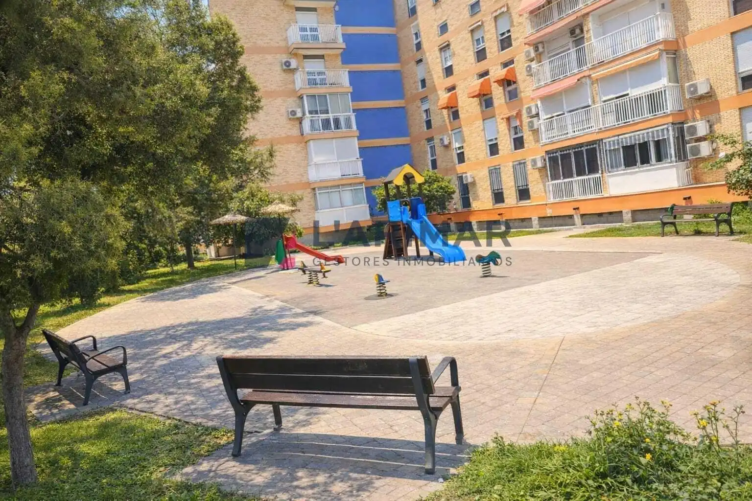Vista exterior de Piso en venta en Alicante / Alacant con Amueblado y Piscina comunitaria