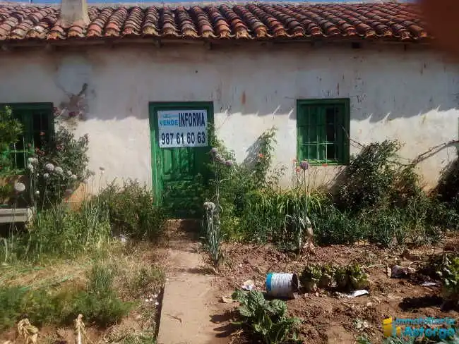 Vista exterior de Casa o xalet en venda en Villaobispo de Otero amb Jardí privat