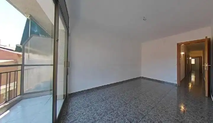 Piso con balcón en venta en La Gavarra, imagen 3
