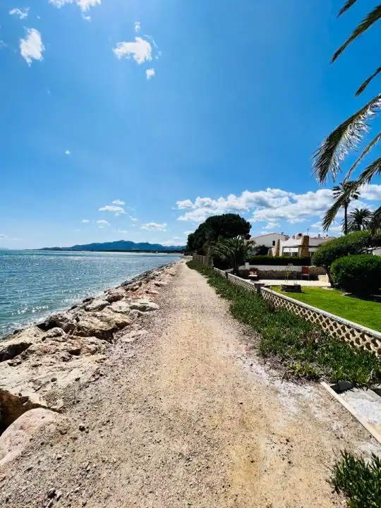 Houses for sale in Platja de Mont-roig