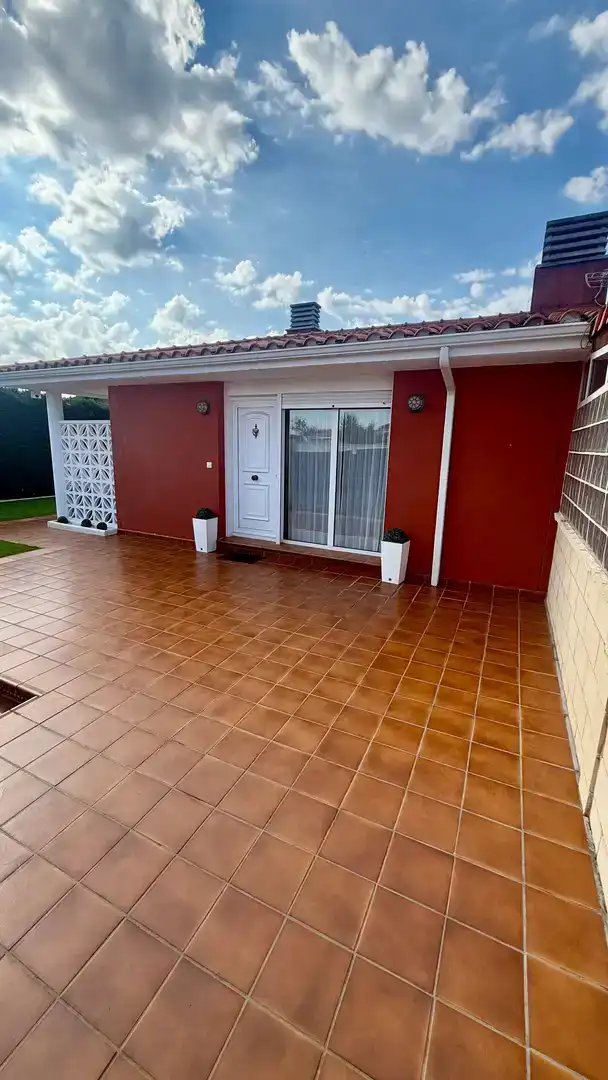 Terrassa de Casa adosada en venda en Medina de Pomar amb Jardí privat, Traster i Piscina