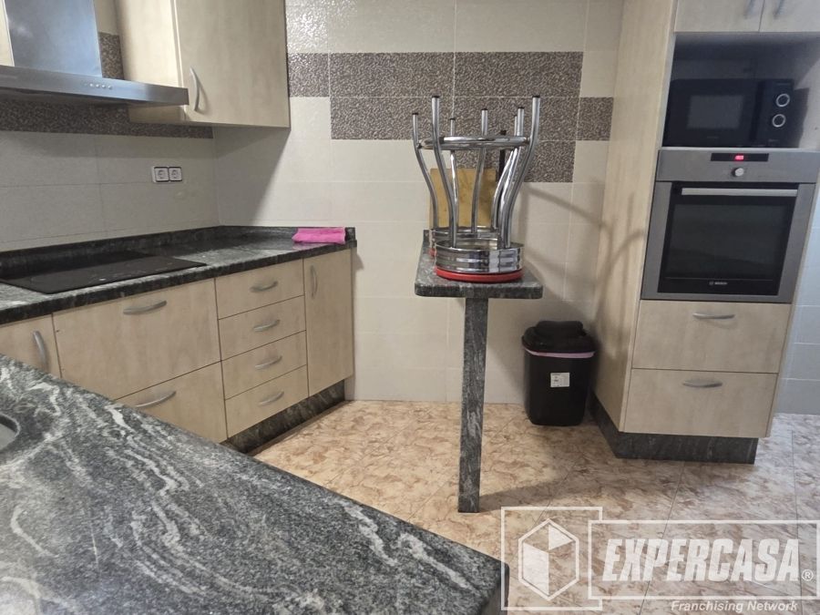 Casa adosada de lloguer a Albuixarres, Casc Urbà