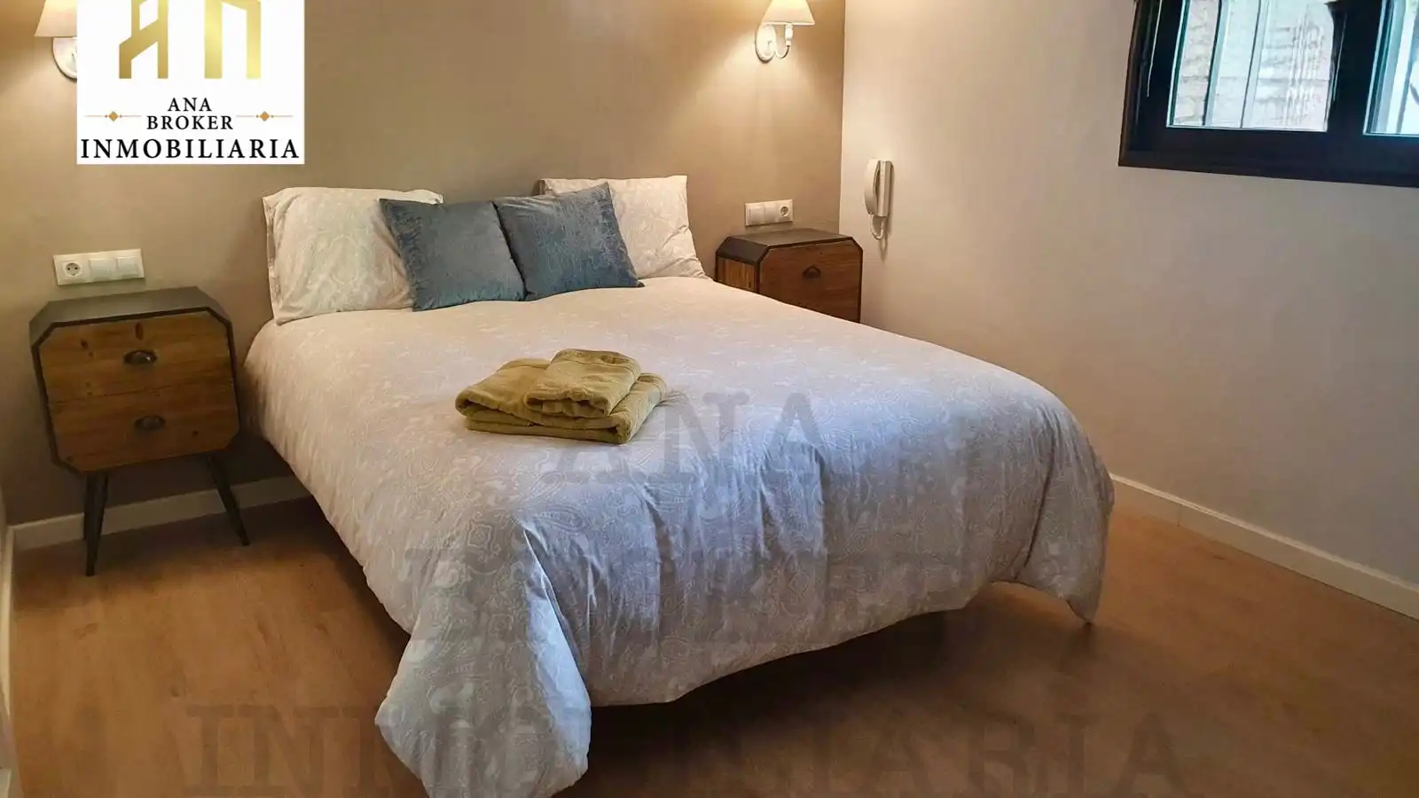 Dormitori de Apartament en venda en Ronda amb Moblat