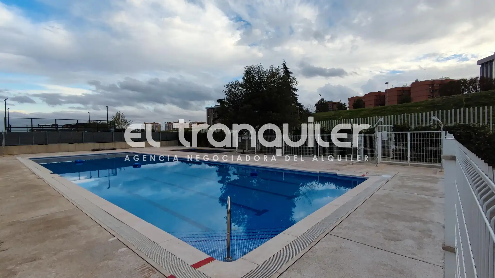 Swimming pool of Study for rent in Madrid  with Air Conditioner, Parquet flooring and Swimming Pool