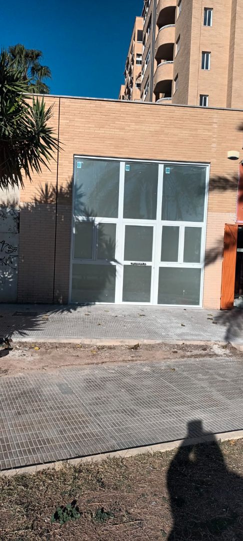 Vista exterior de Local en venda en Alicante / Alacant amb Aire condicionat