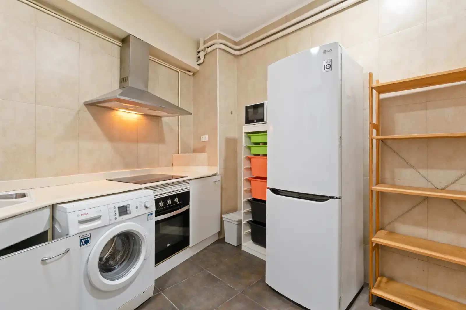 Kitchen of Flat for share in Eixample