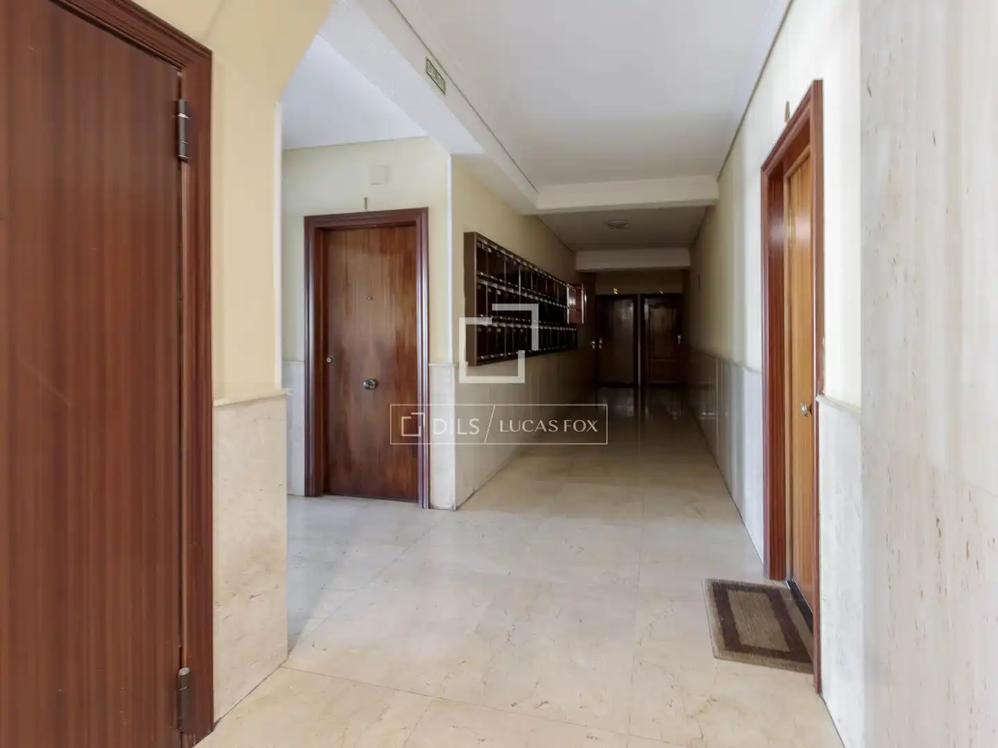 Flat for rent in Madrid  with Air Conditioner and Furnished