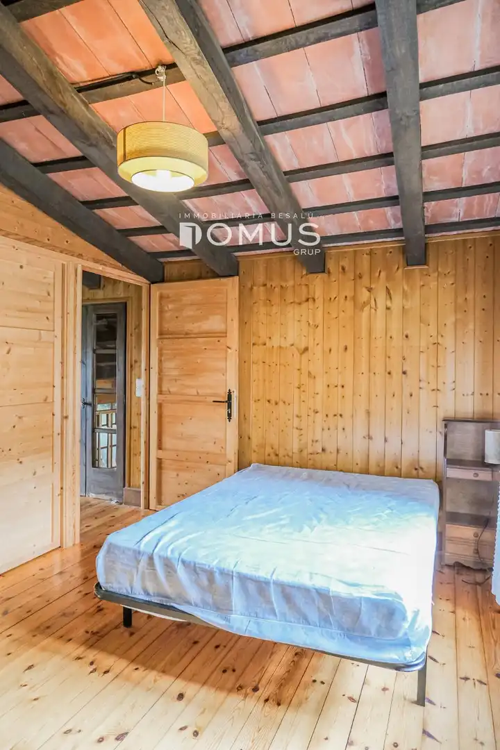 Habitación de Finca rústica en venta en Santa Pau con Calefacción, Parquet y Piscina