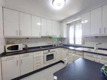 Casa amb balcó en venda a San Rosendo