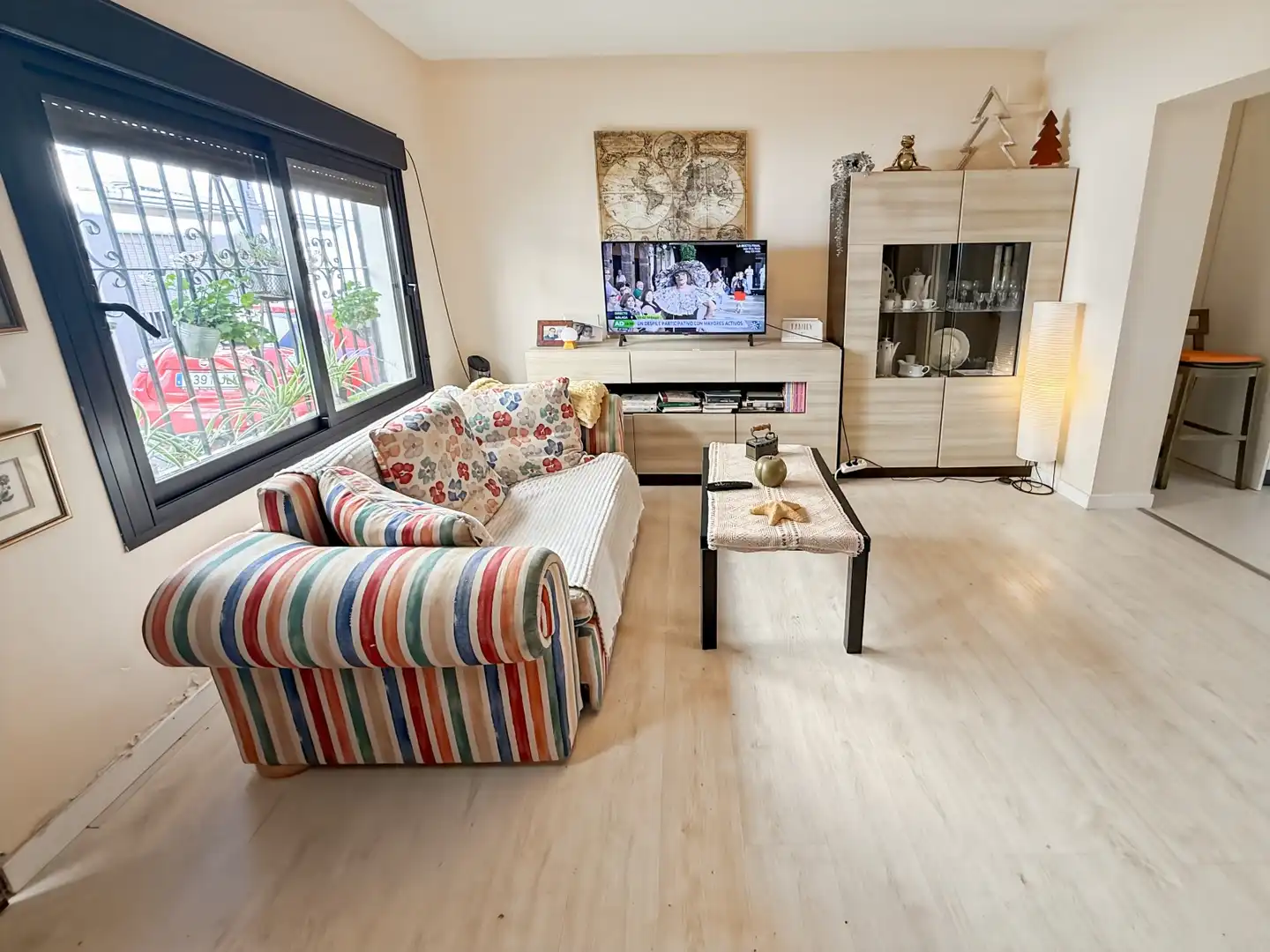 Sala d'estar de Casa adosada en venda en Benalmádena amb Aire condicionat, Terrassa i Moblat