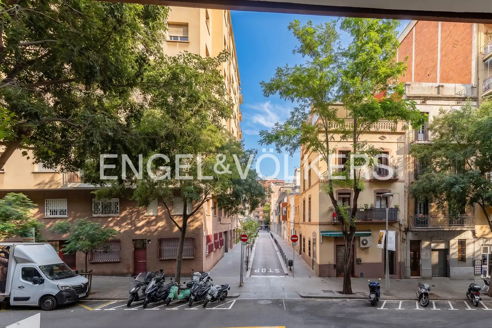 Außenansicht von Wohnung zum Verkauf in Barcelona mit Klimaanlage, Heizung und Parkett