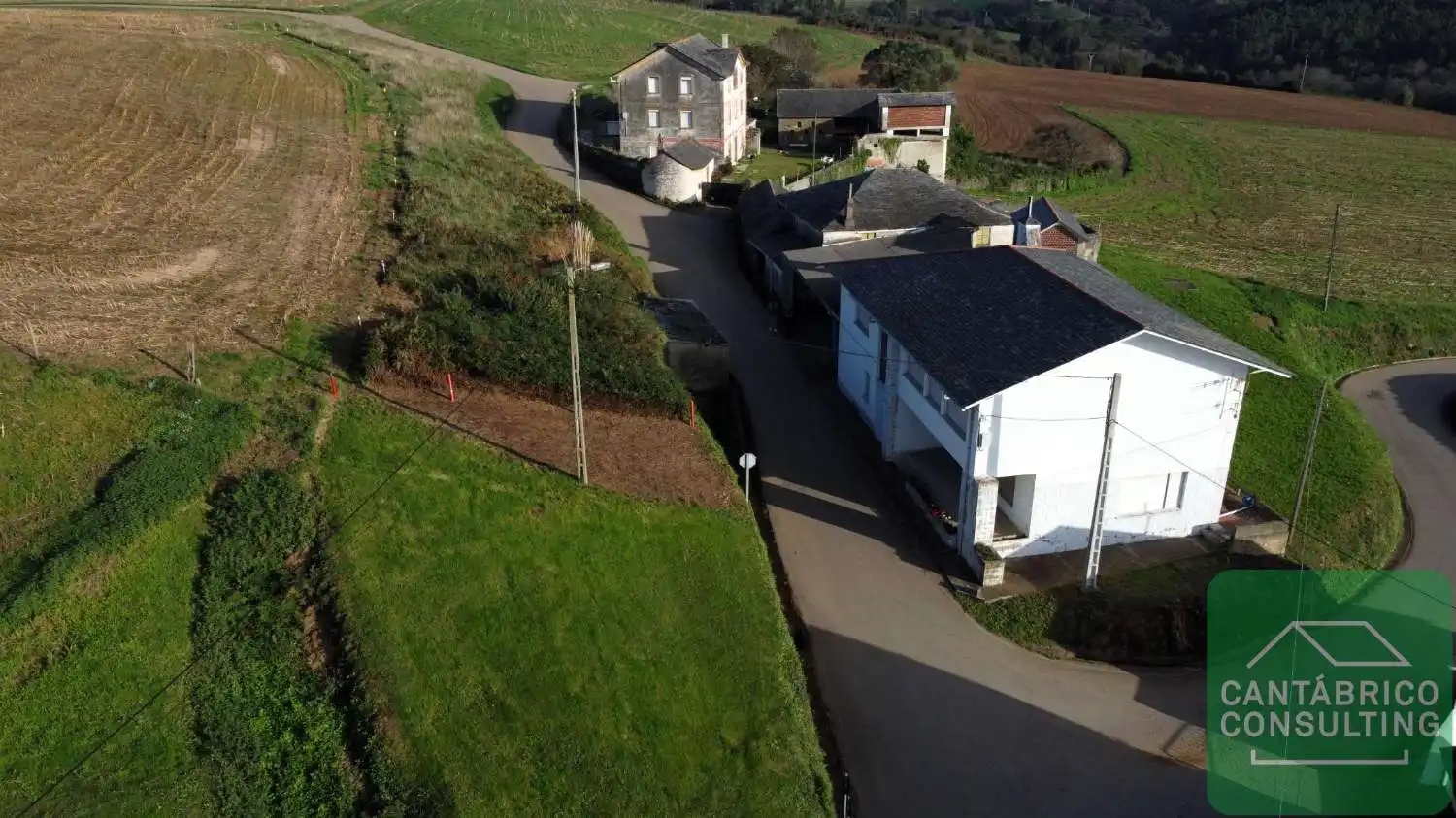 Außenansicht von Haus oder Chalet zum Verkauf in Navia mit Heizung
