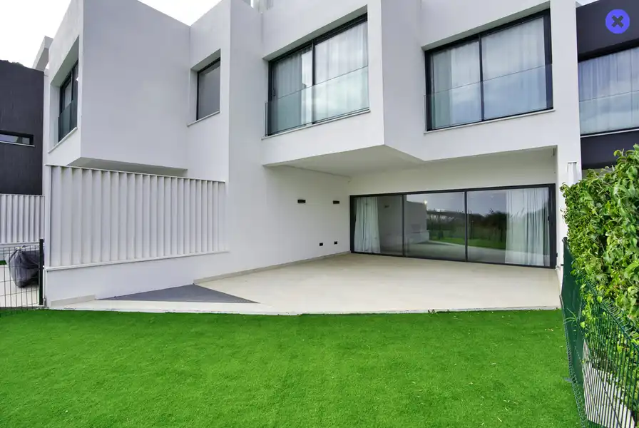 Terraza de Casa adosada de alquiler en Estepona con Aire acondicionado, Jardín privado y Terraza