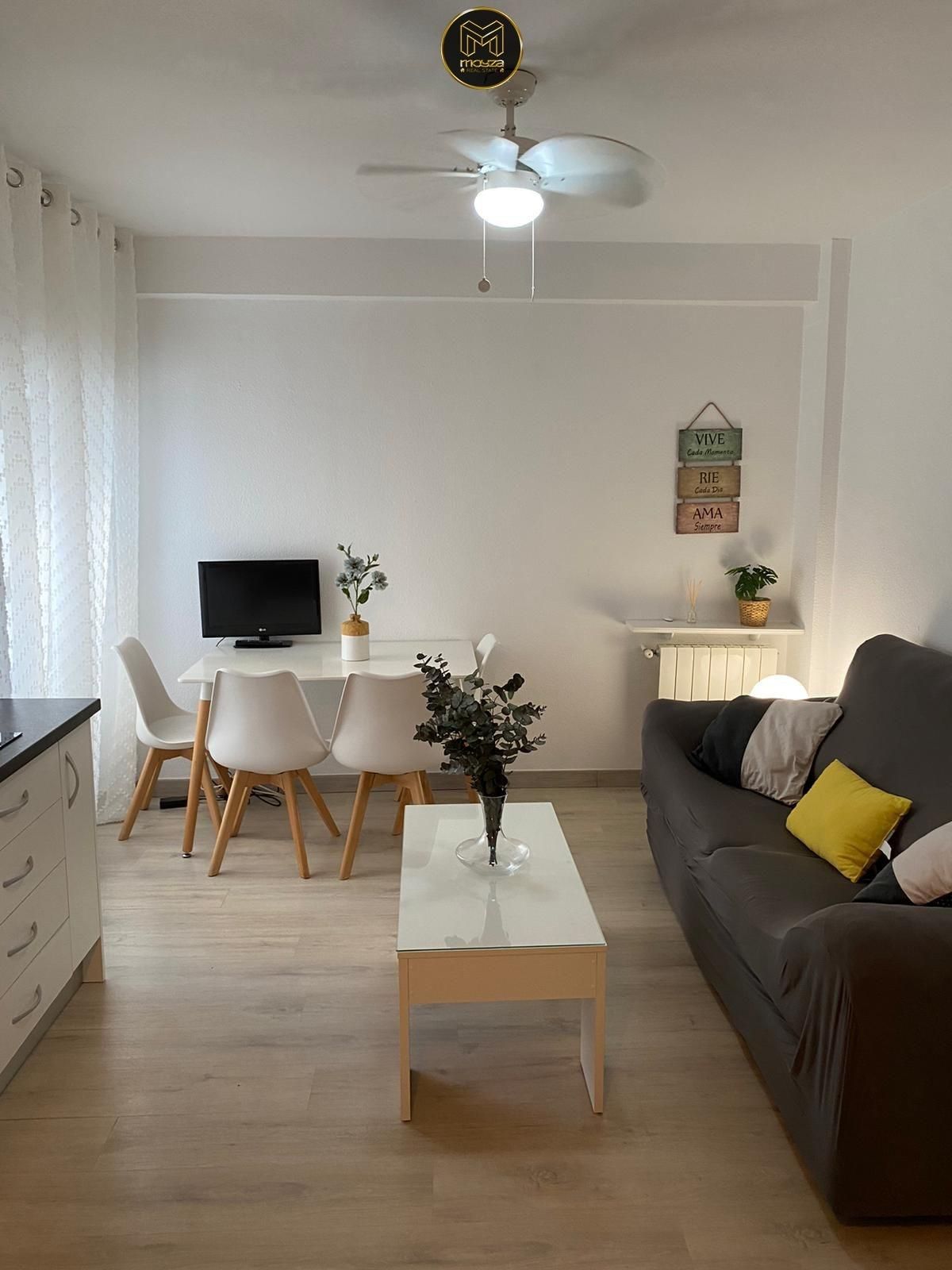 Sala d'estar de Pis en venda en  Jaén Capital amb Aire condicionat i Traster