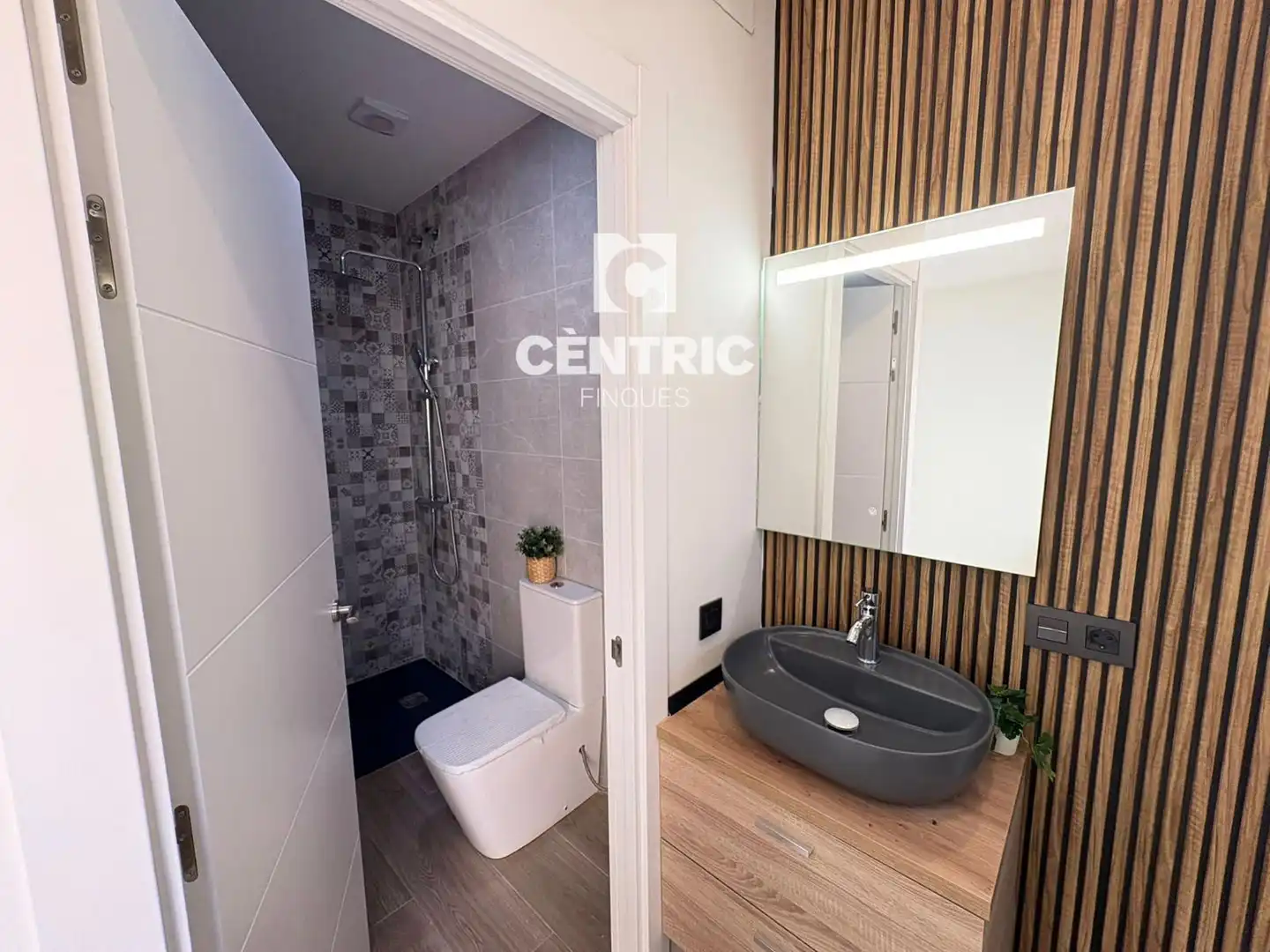 Bathroom of Flat for sale in Terrassa  with Terrace