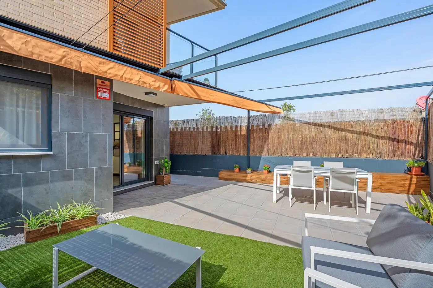 Terrasse von Erdgeschoss zum Verkauf in El Campello mit Heizung, Privatgarten und Terrasse