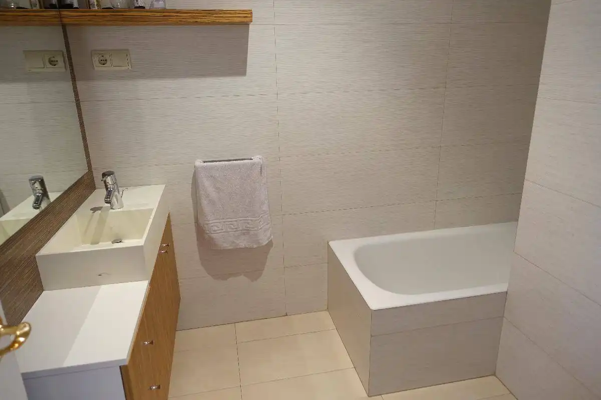 Badezimmer von Maisonette zum Verkauf in Bilbao  mit Heizung und Balkon