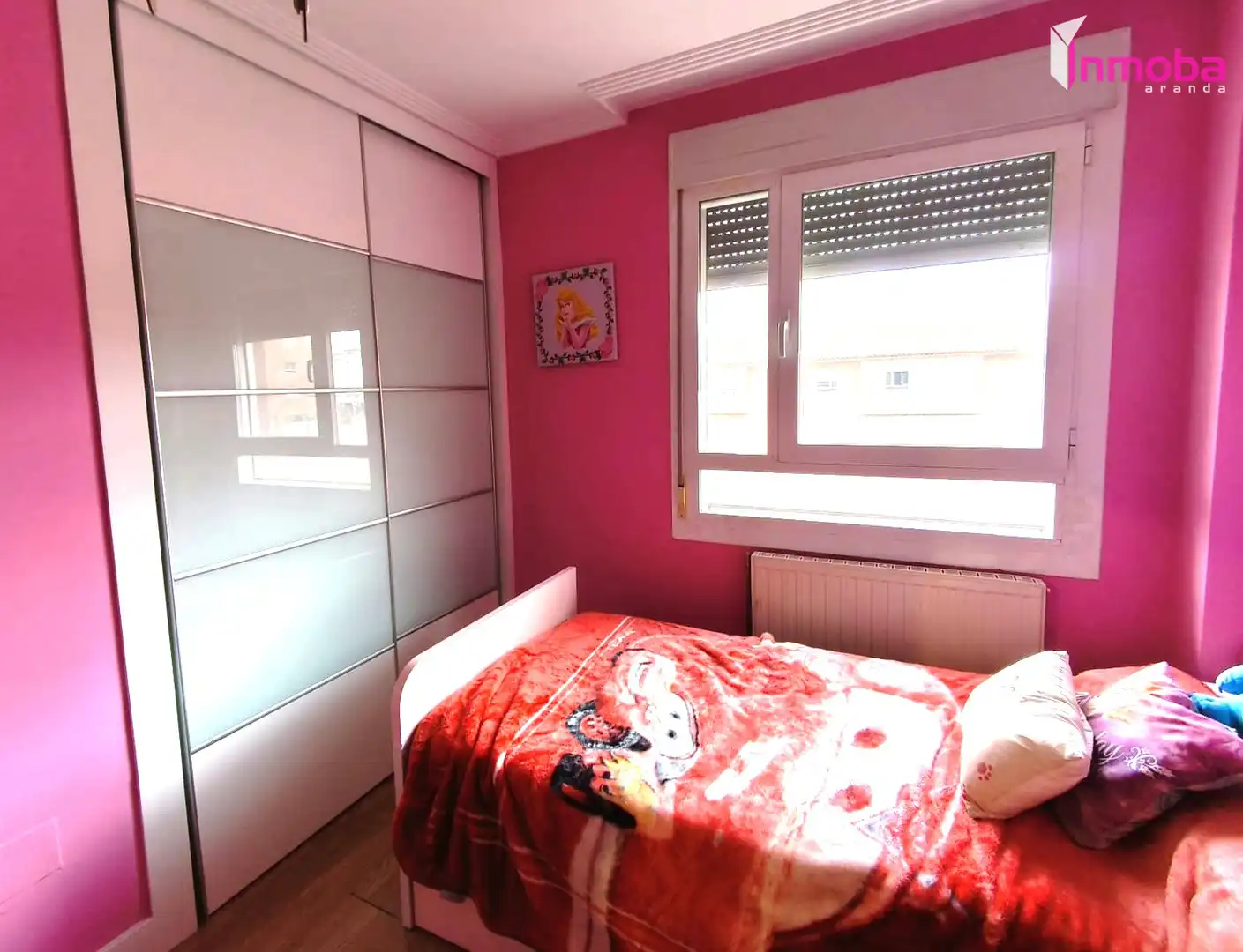 Habitación de Casa adosada en venta en Aranda de Duero con Calefacción y Jardín privado