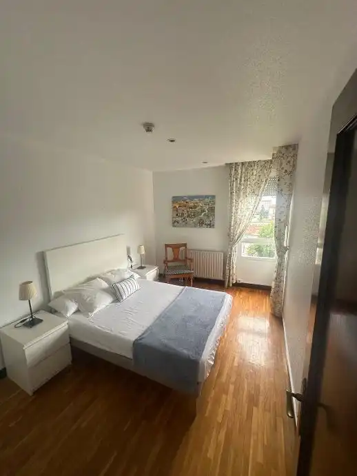 Habitación de Piso de alquiler en  Pamplona / Iruña con Calefacción, Parquet y Terraza