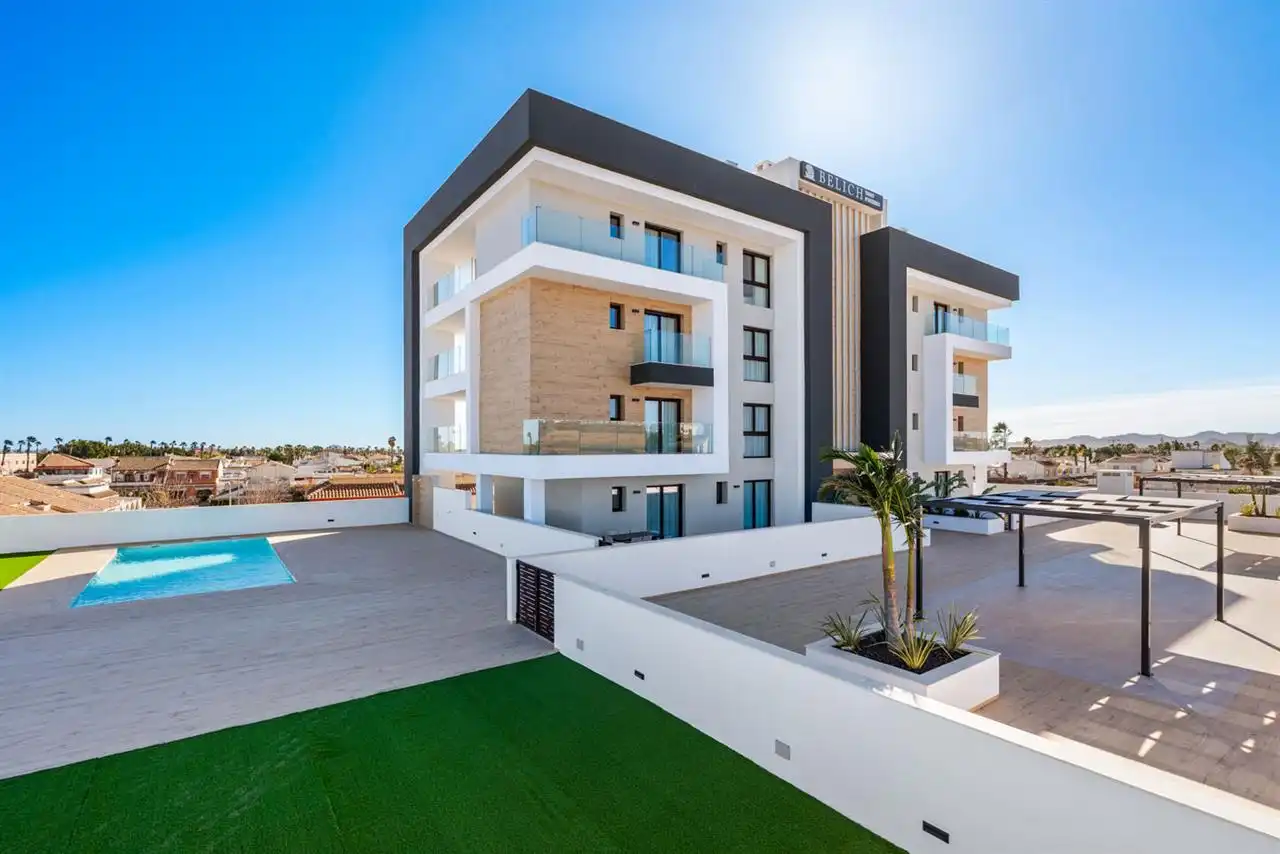 Vista exterior de Apartament en venda en Los Alcázares amb Piscina i Moblat
