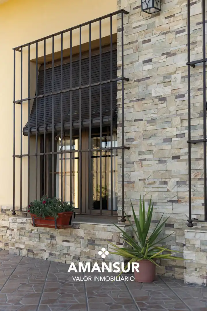 Vista exterior de Casa o xalet en venda en Villarrasa amb Aire condicionat, Calefacció i Jardí privat