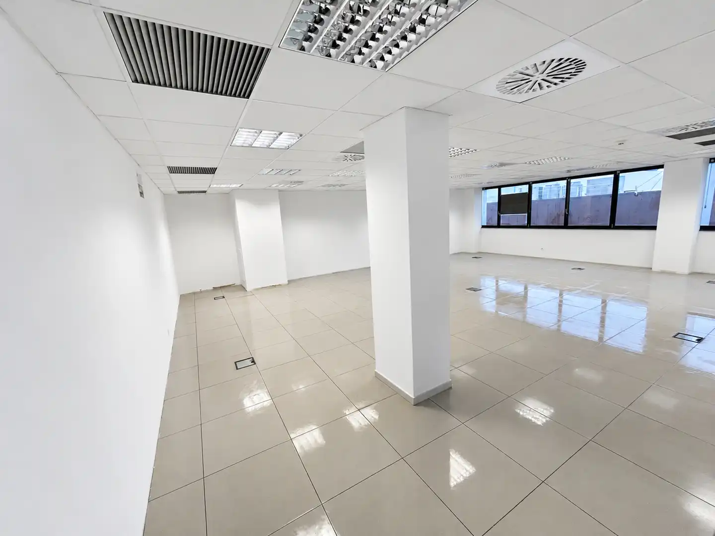 Office space with lift to rent in Polígono Parque Empresarial la Muga 11, imagen 19