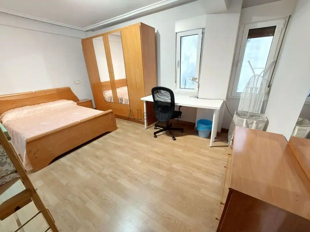Bedroom of Flat for rent in Oviedo   with Heating and Terrace