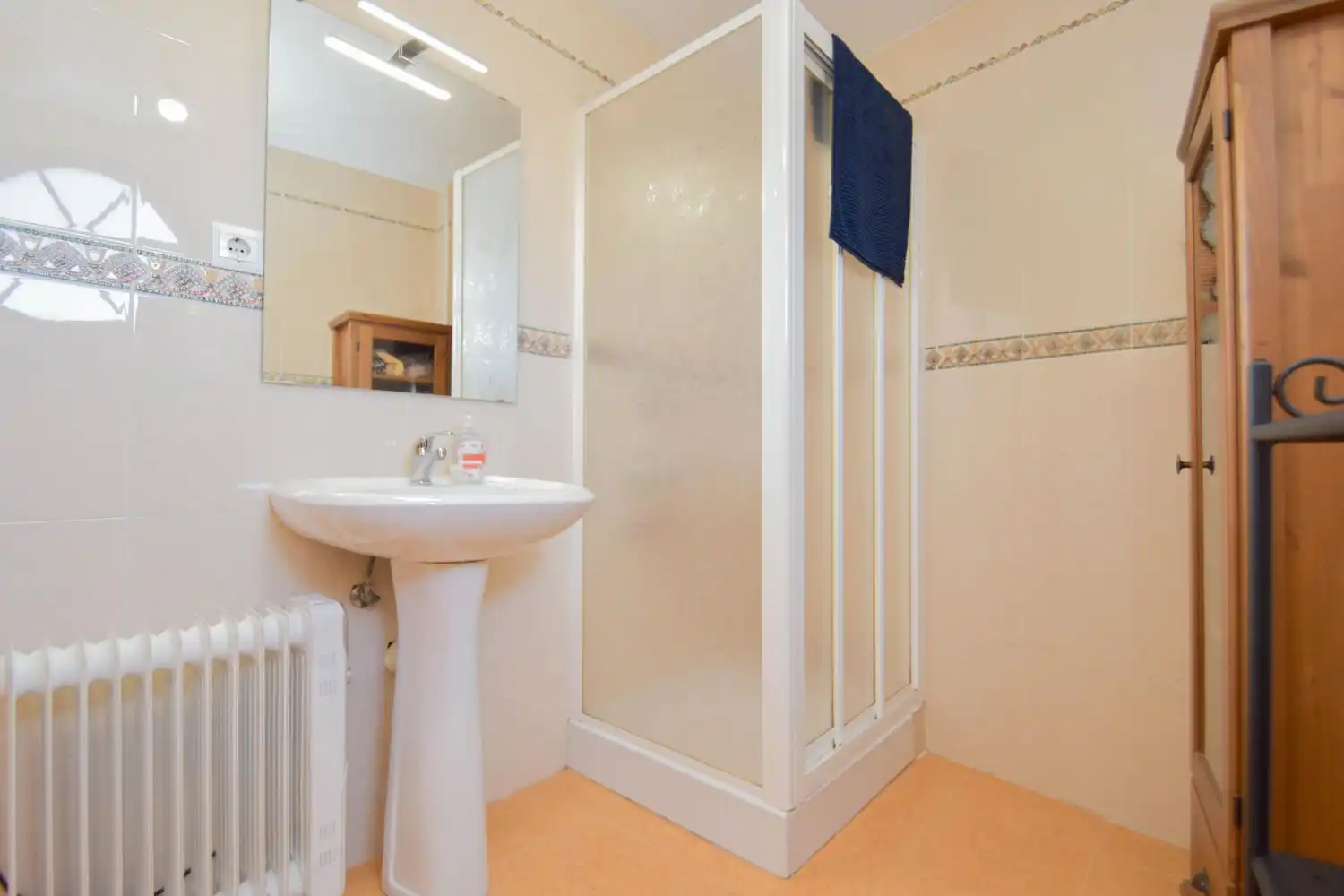 Bathroom of Flat for sale in Las Gabias  with Air Conditioner and Storage room